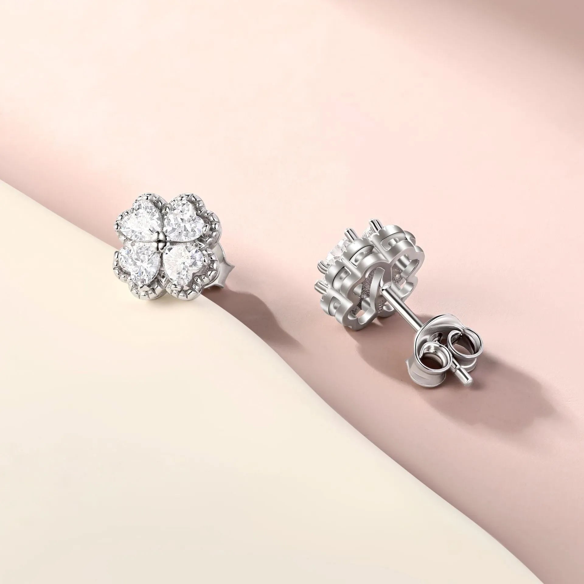 Pair of heart-shaped zircon earrings in 925 silver with a white gold finish.
