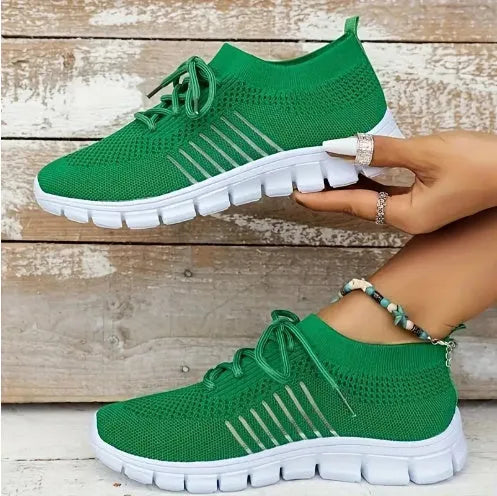 Women's lace-up platform sneakers in various colours with flat rubber soles