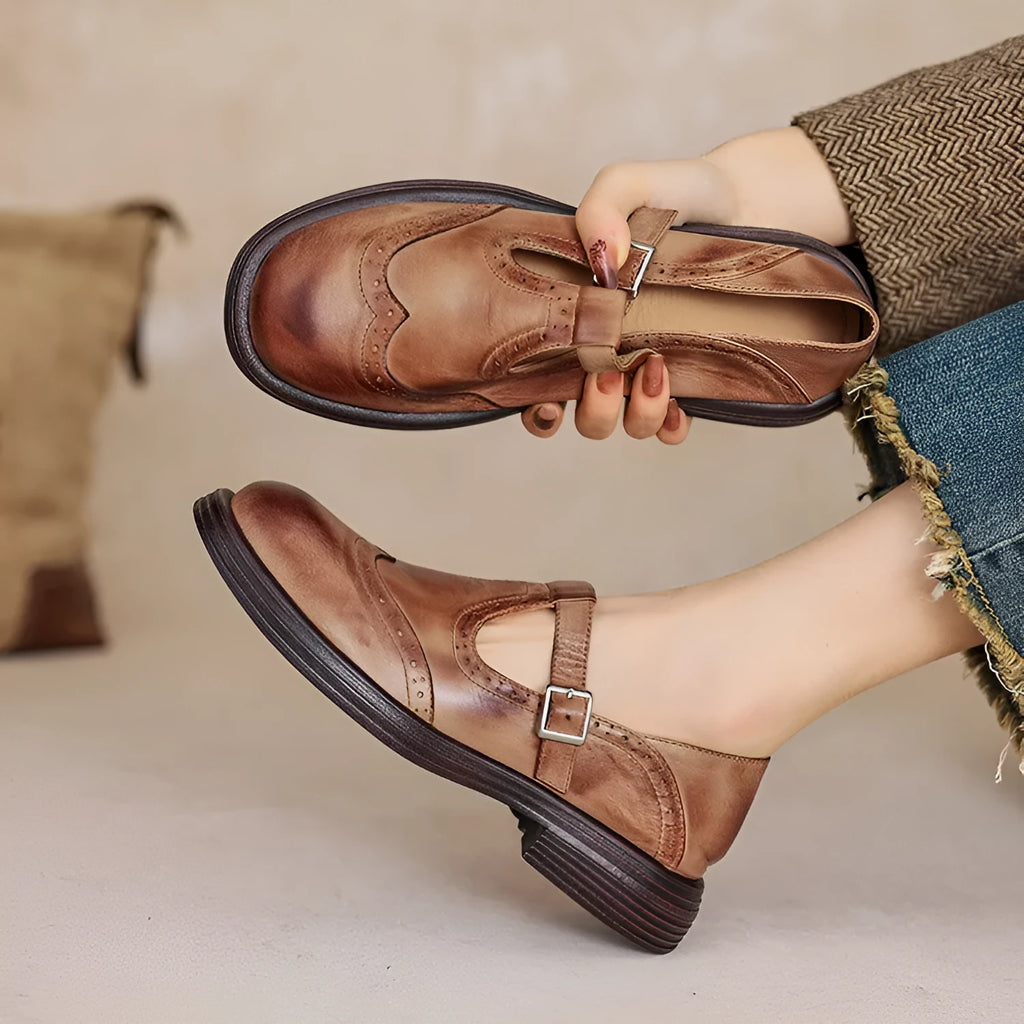 Women's black and brown British style flat leather shoes with round toe design