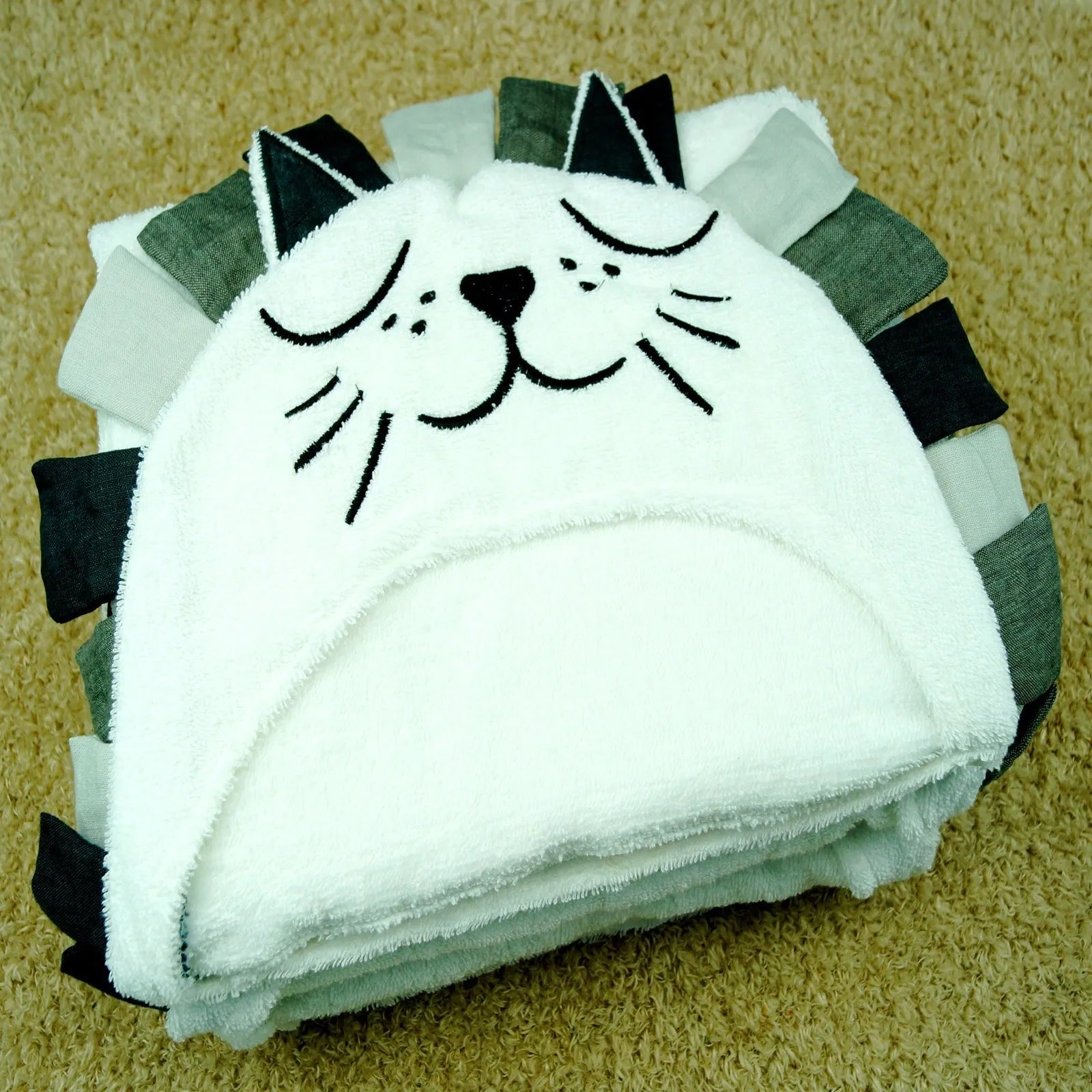 Cotton bath towel with Lion King stuffed toy for baby 85x58cm