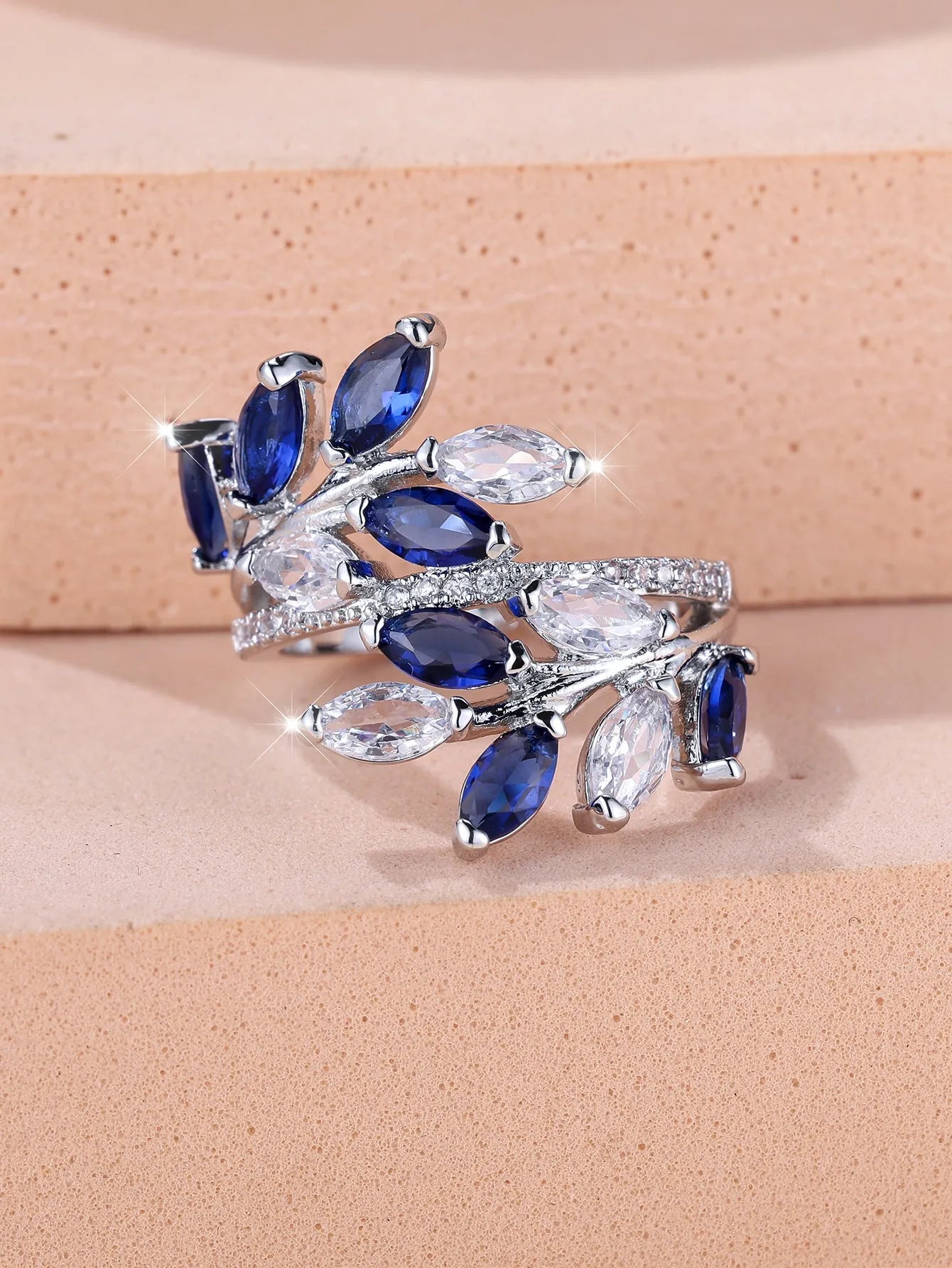 Adjustable horse eye zircon leaf fashion ring in rose gold and platinum plating options