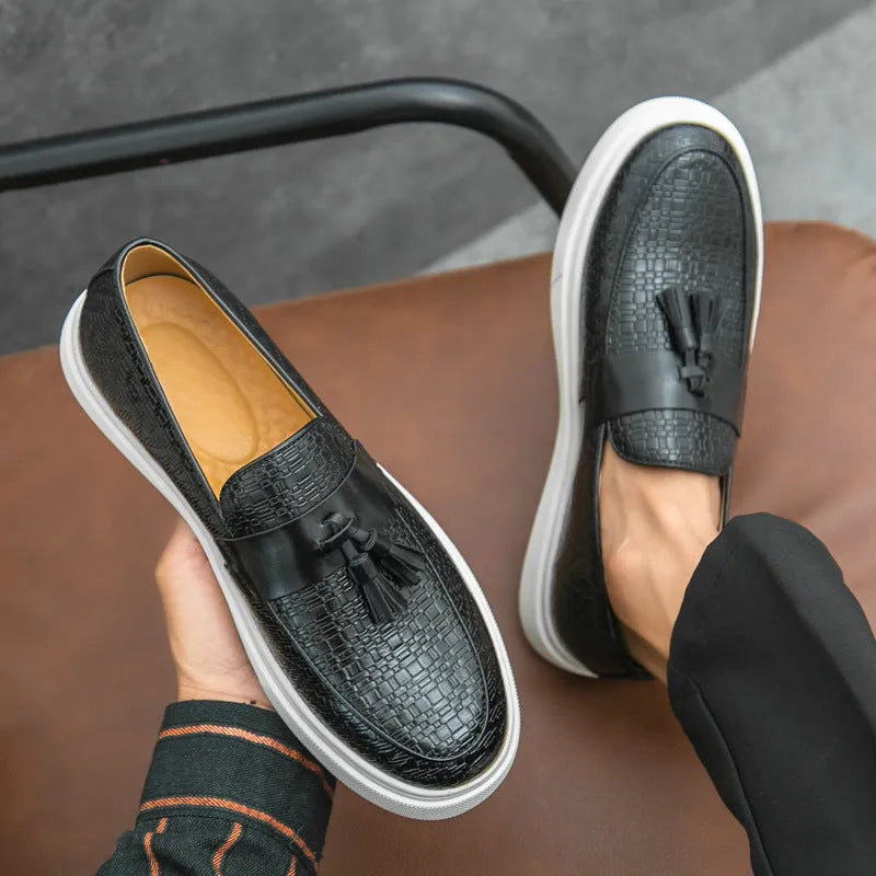 Men's black fringed casual leather look shoes with round toe and low heel