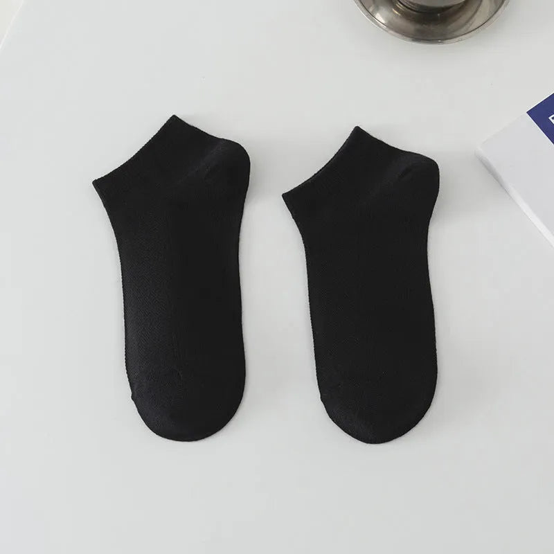 Men's low-cut solid colour polyester boat socks shown in multiple colour options
