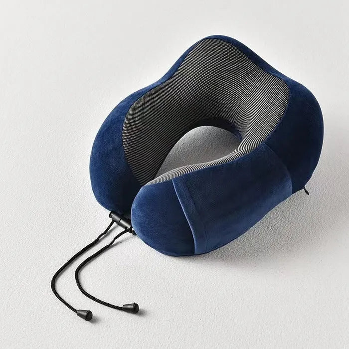 Memory foam U-shape travel neck pillow in light gray with magnetic closure, 30x25x15cm