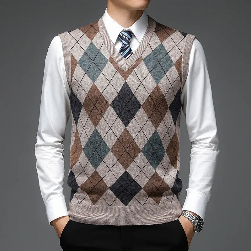 Men's autumn winter V-neck sleeveless knit vest regular fit pullover in light camel colour