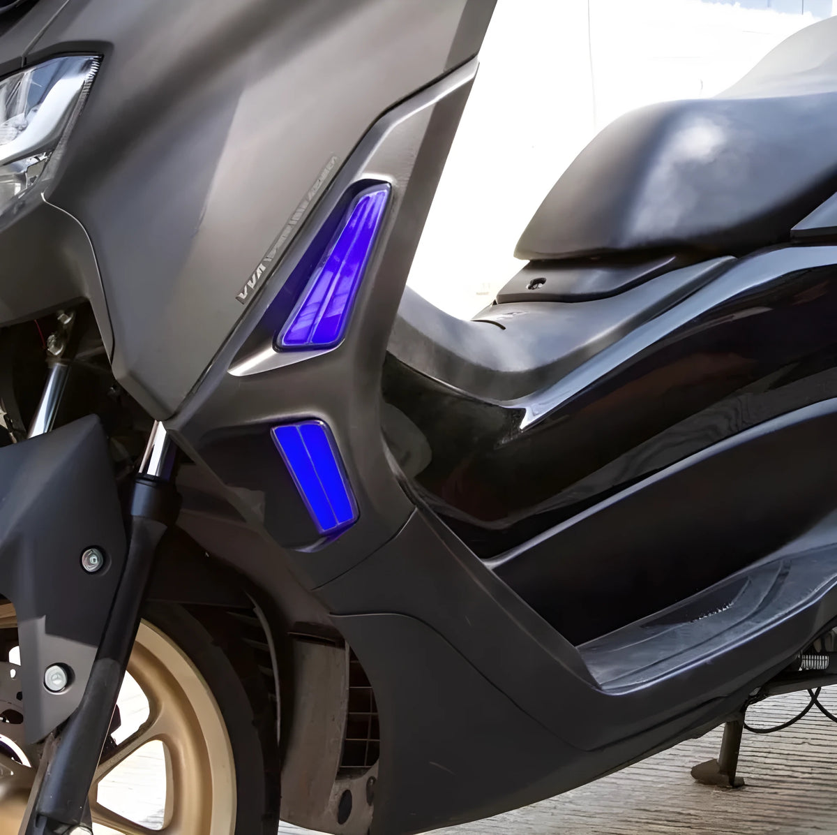 LED highlighting direction light for NMAX155 20-23 modified turn signal plastic construction