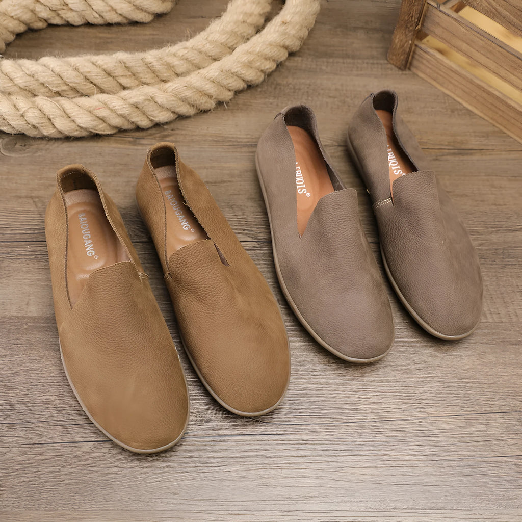 Handmade men's low-top shoes in khaki cowhide leather with wedge heel and rubber sole