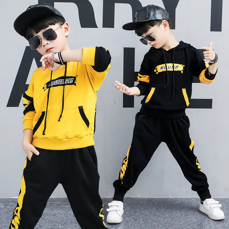 Boy's black and yellow cotton hooded sports suit set with Korean style letter patterns