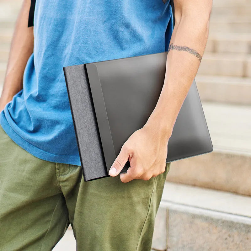 S97 wireless charger laptop bag in black, 50x28cm, with 15W fast charge panel for 16 inch laptop