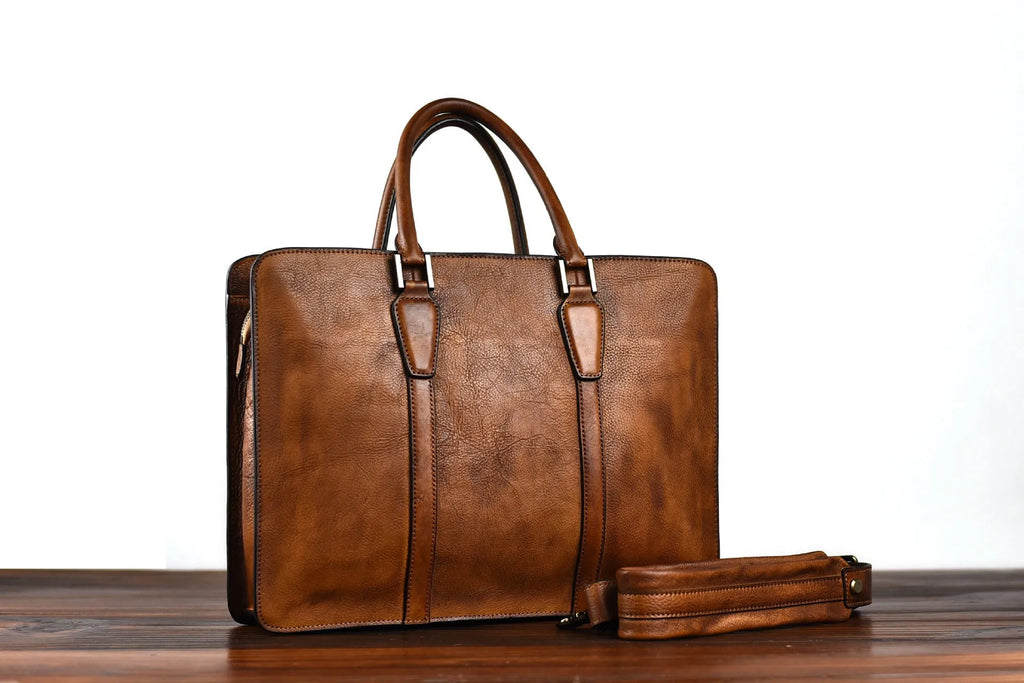 Men's retro leather handbag in horizontal business style with zipper opening