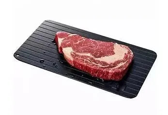 Black aluminium quick defrosting tray for thawing meat and frozen food without electricity.