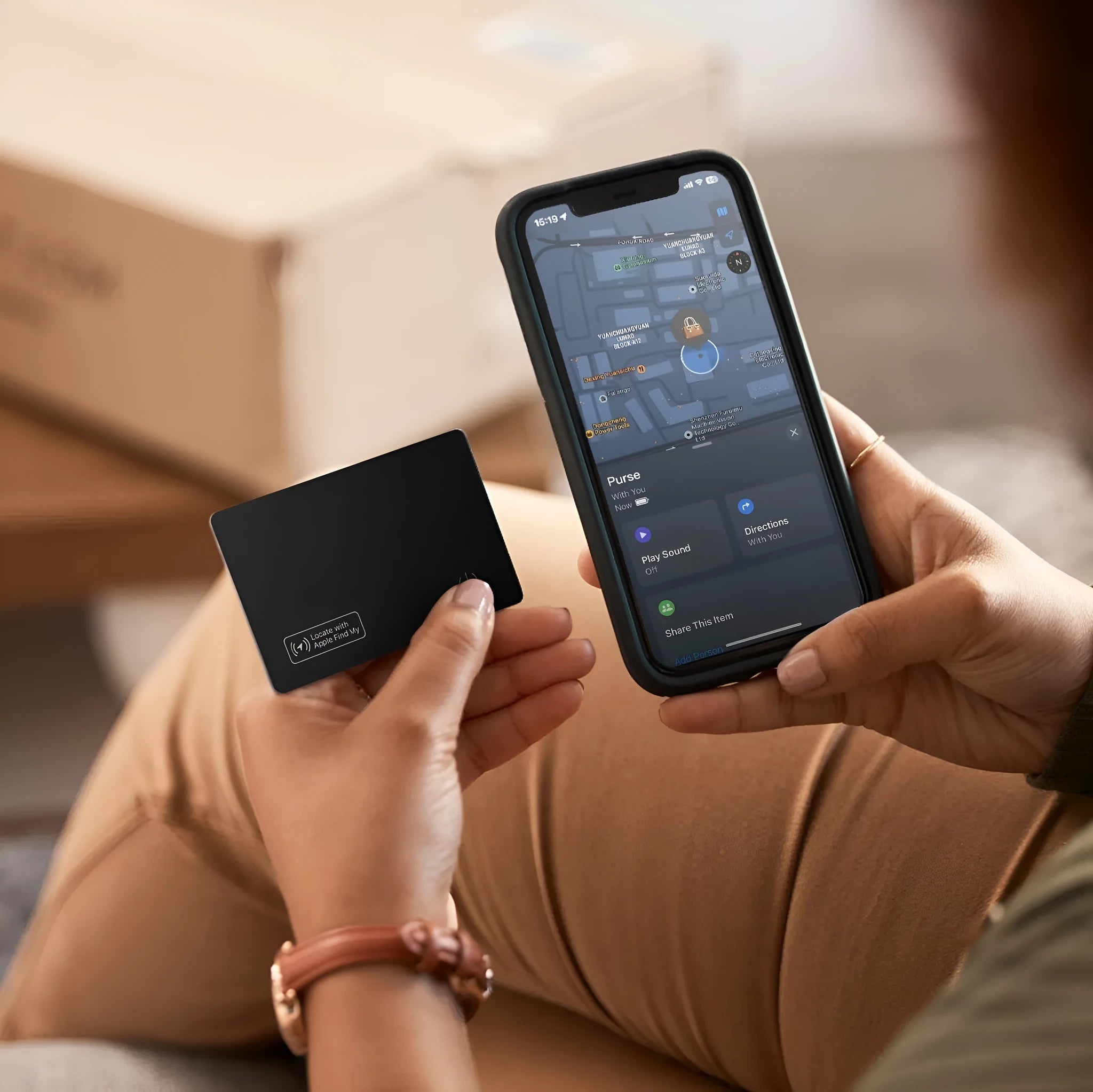 Black ultra-thin Apple anti-loss card with wallet-sized dimensions and MFI certification