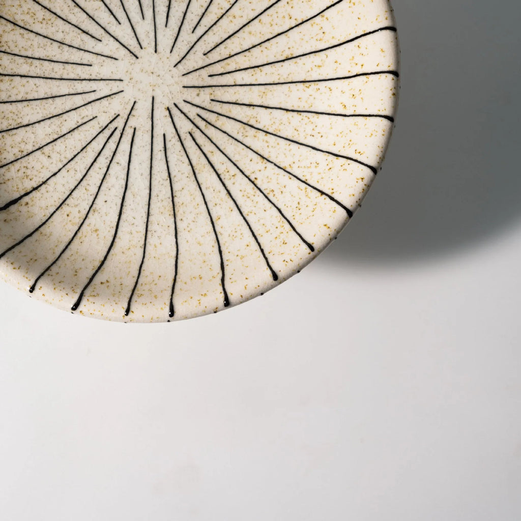 Black and white striped synthetic resin fruit plate with 20cm diameter