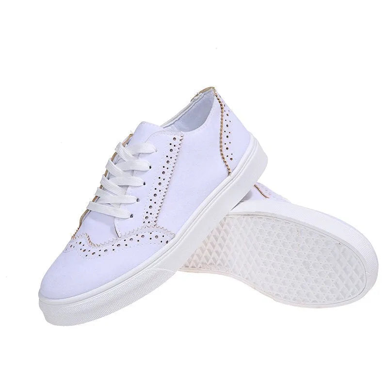 Women's canvas round toe slip-on flat shoes in solid colour with rubber sole, low top design