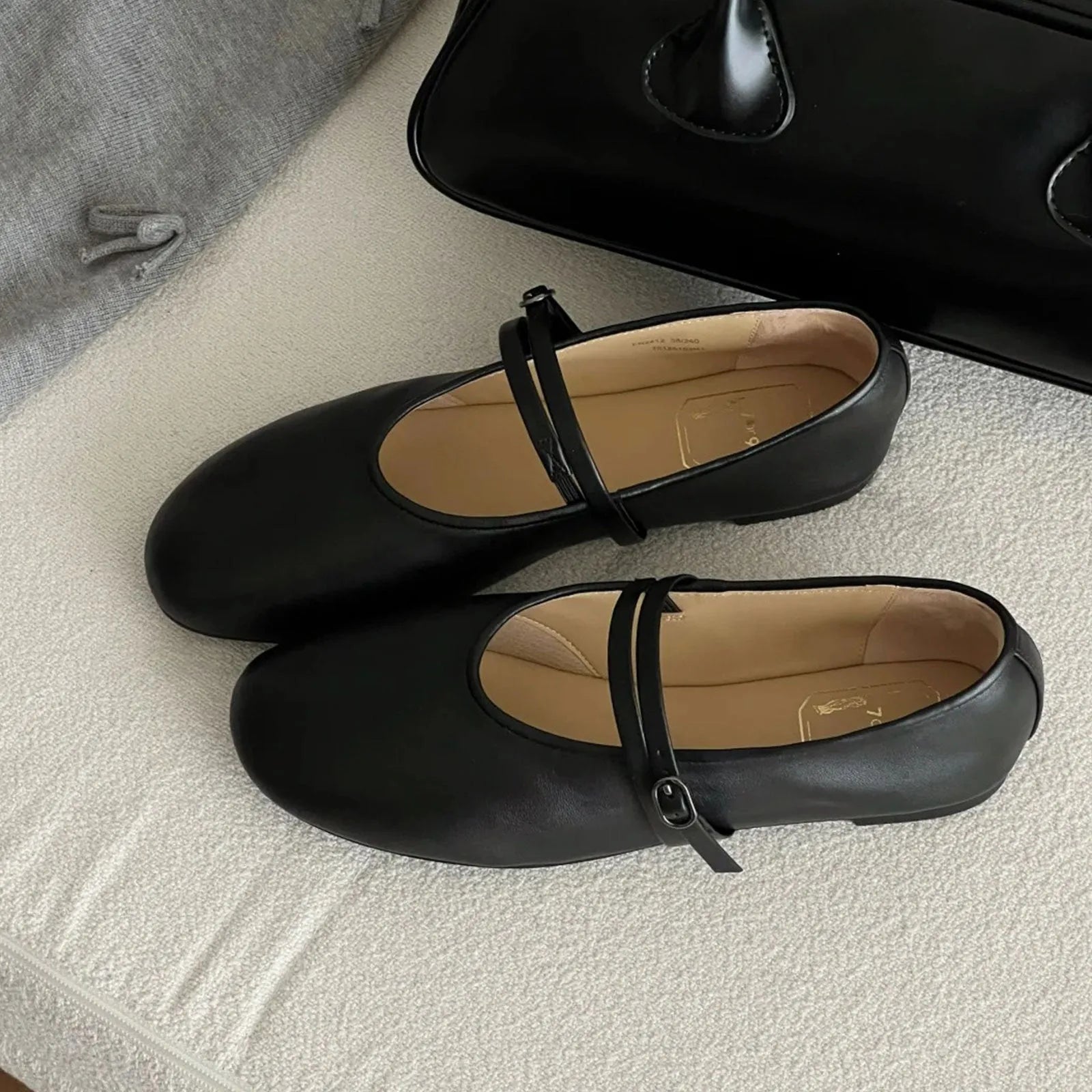 Soft retro round toe Mary Jane flat shoes in black sheepskin leather with buckle closure and low heel