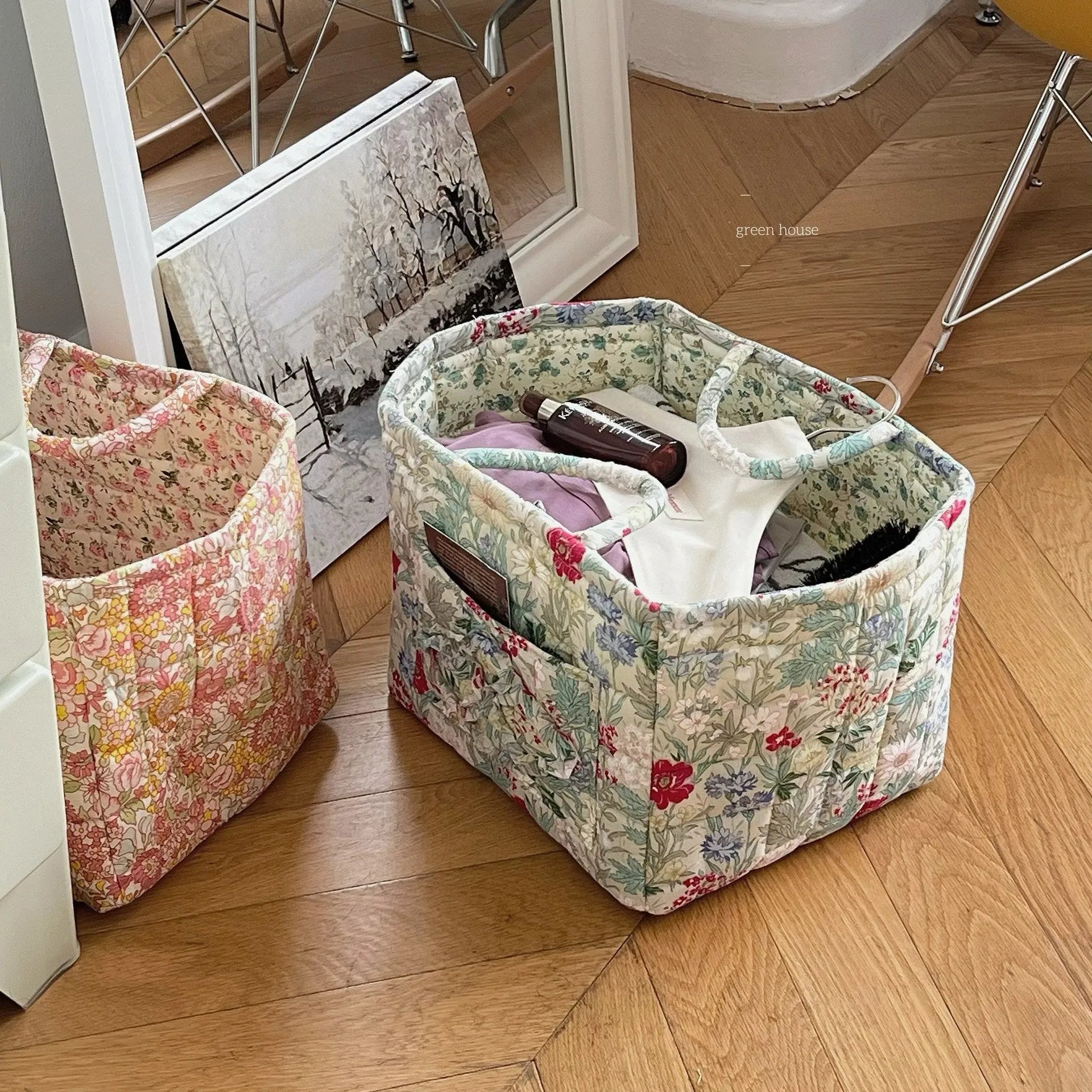 Cotton and linen pastoral floral patchwork storage basket with 14L capacity, 27x32.5cm dimensions, 26cm height, sealing lid, multiple colour options
