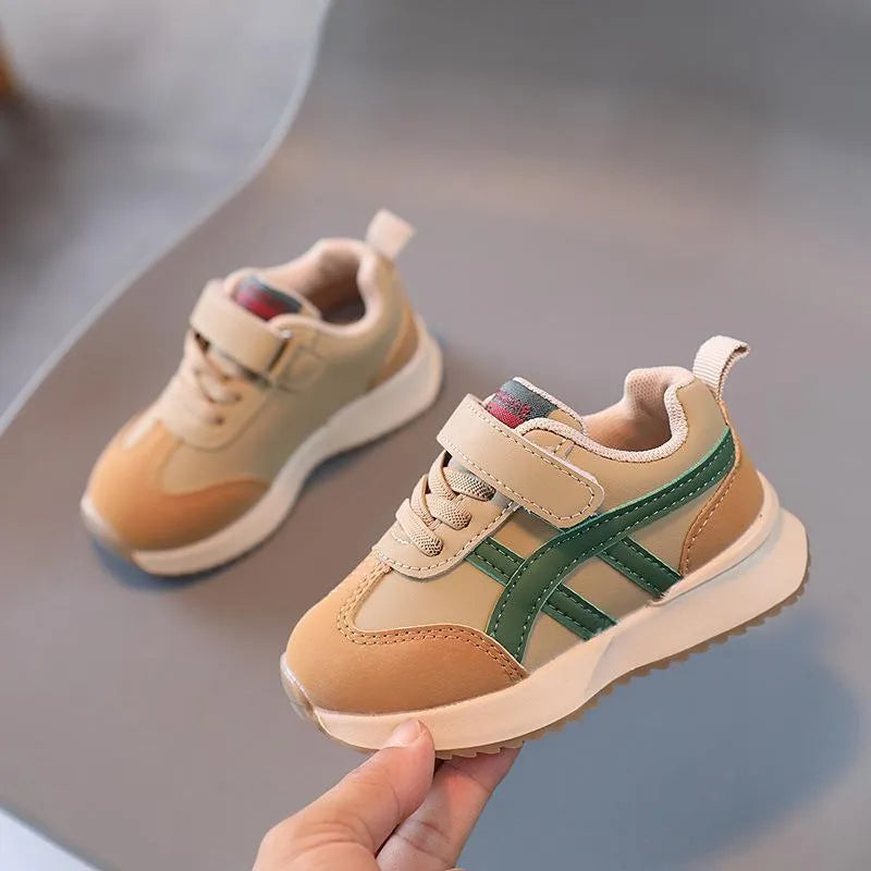 Children's white casual sneakers with Velcro strap and rubber sole