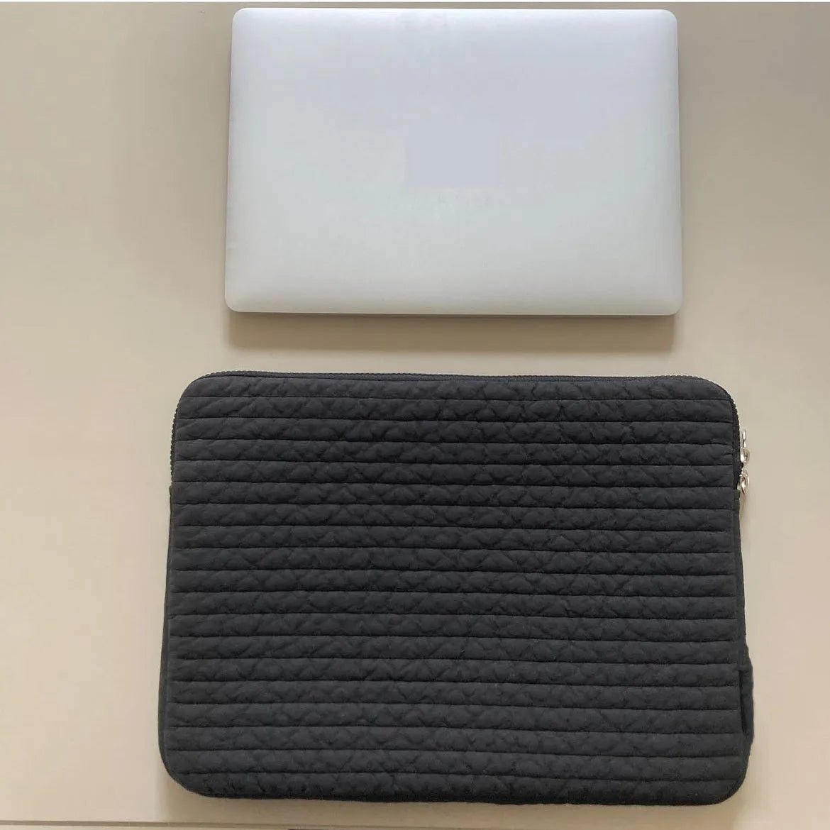Black and white anti-seismic cotton laptop bag for tablets with internal coin pocket
