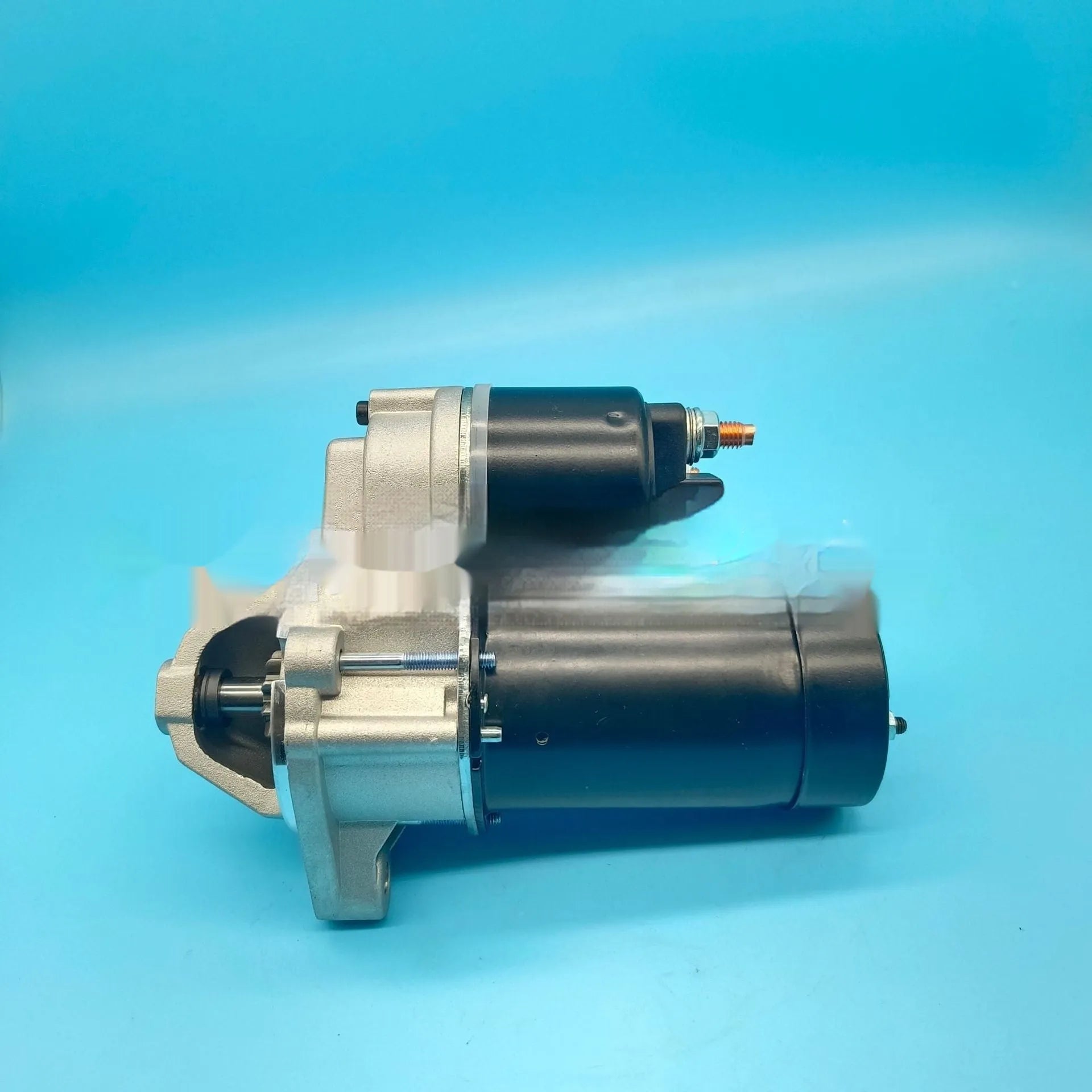 Black automotive starter motor with 10 teeth for Ford Fiesta shown on white background