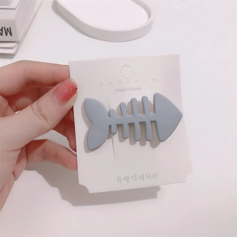 Fishbone pattern plastic barrette with duckbill clip in minimalist candy colour