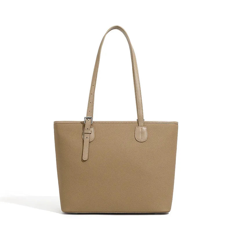 Genuine leather women's tote bag with 30cm width and internal organisation compartments