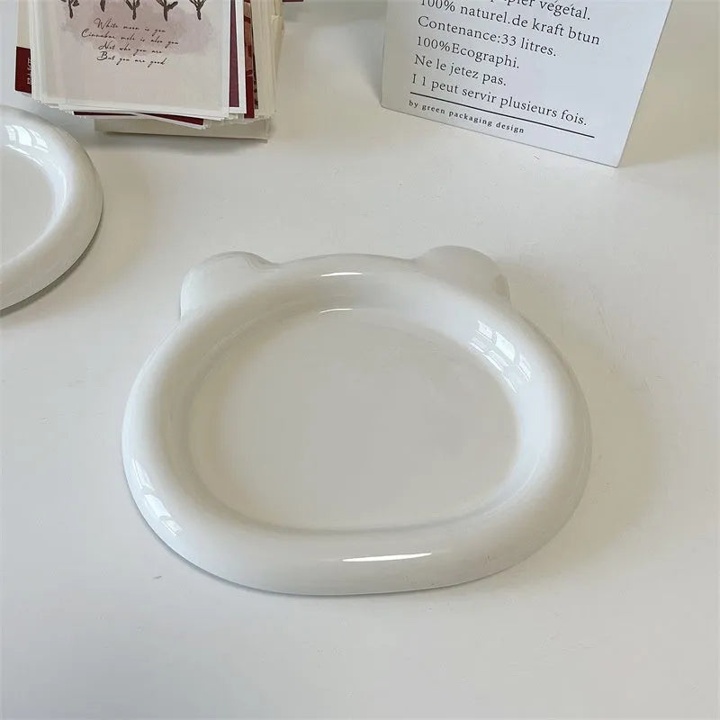 White porcelain plate with ins style doodle or bear toot pattern, shown in 15cm and 20cm sizes.