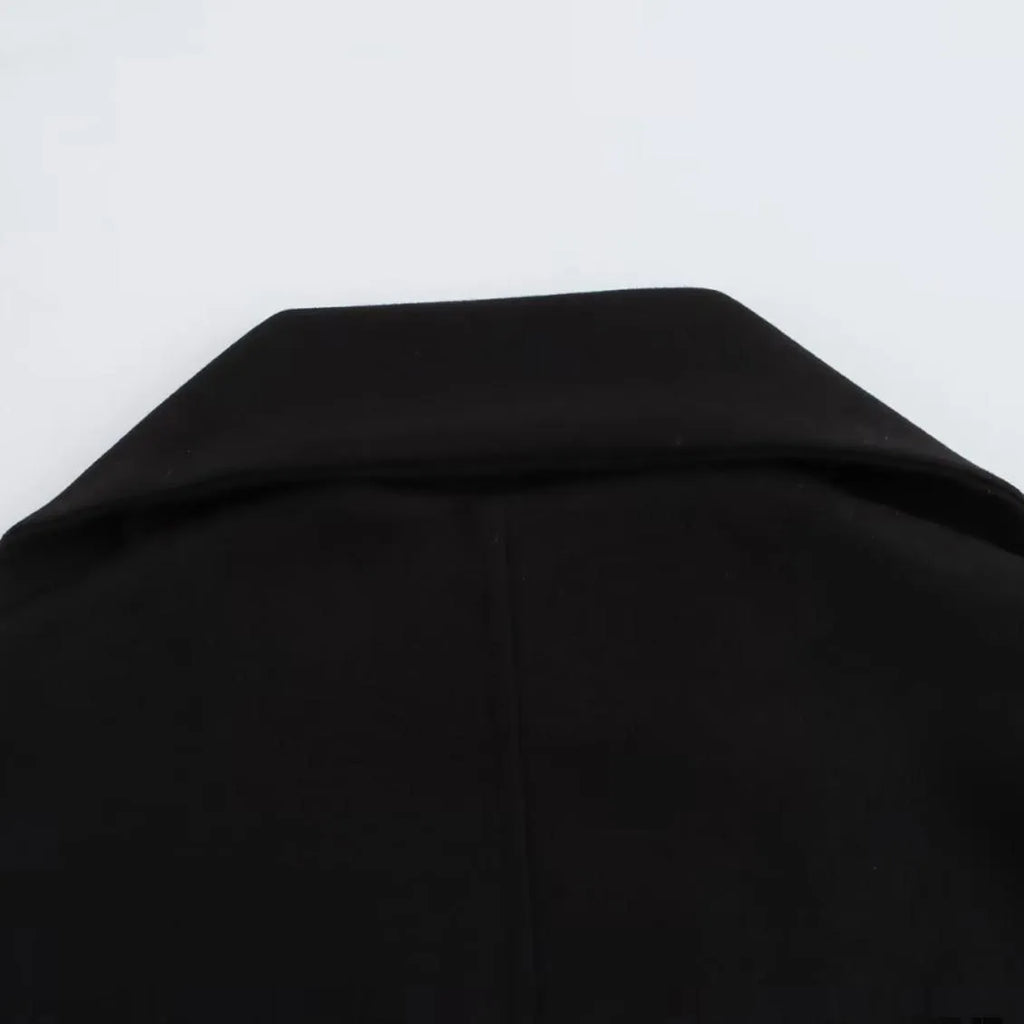 Women's winter coat with artificial fur collar in street fashion style with side pockets