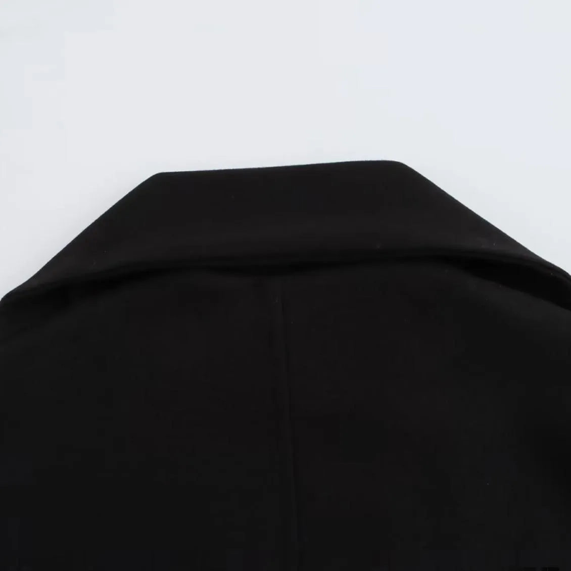 Women's winter coat with artificial fur collar in street fashion style with side pockets