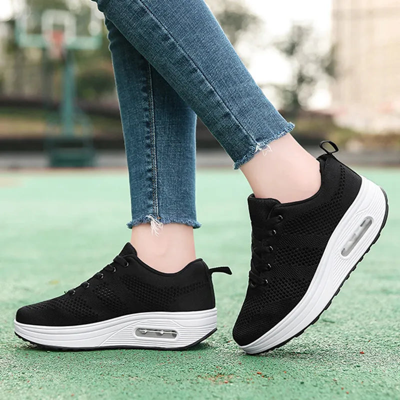 Women's solid-colour flyknit platform casual shoes with a T-strap ribbon and vulcanised sole.