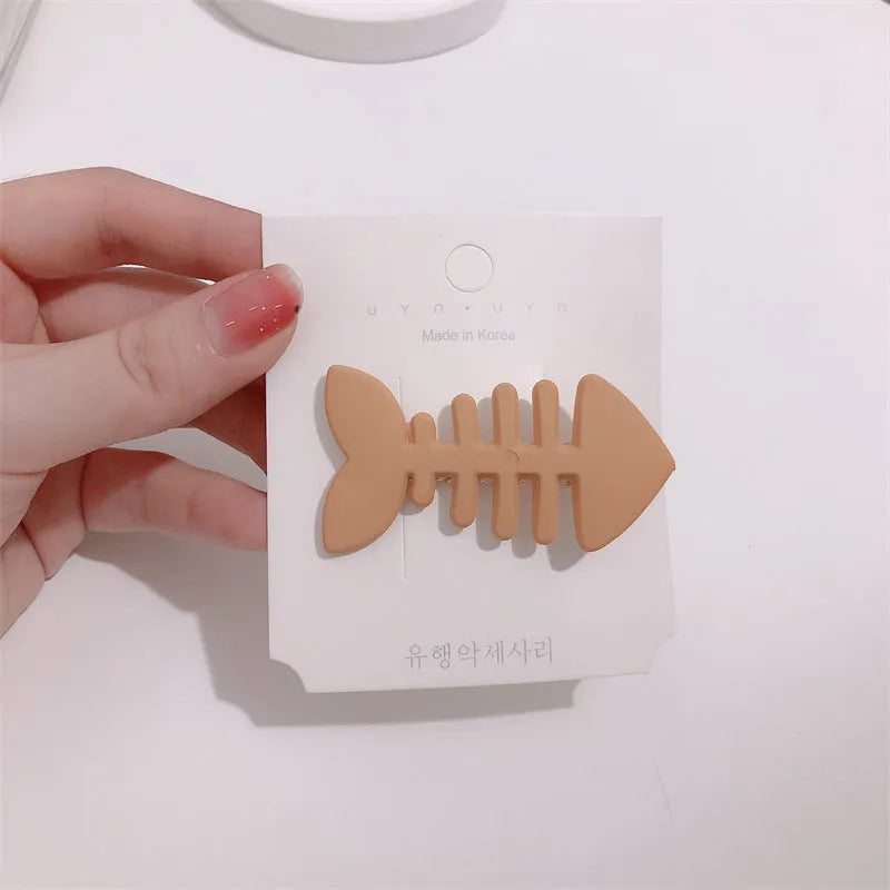 Fishbone pattern plastic barrette with duckbill clip in minimalist candy colour