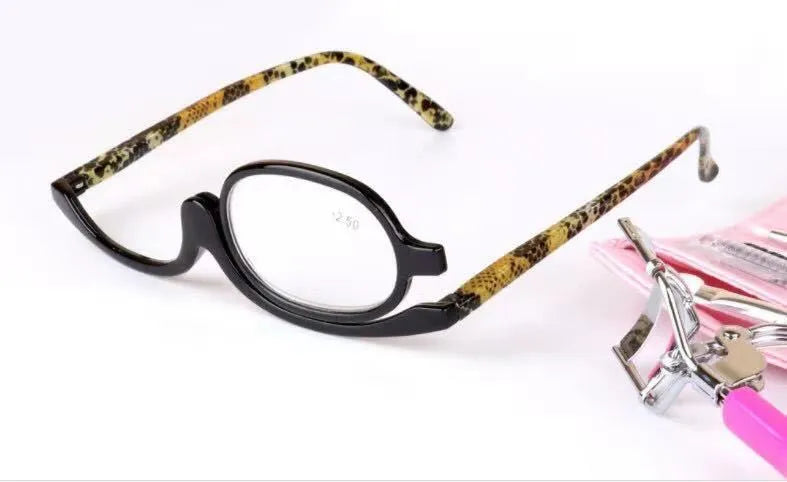 Women's presbyopic glasses with black frame and leopard print temples for reading