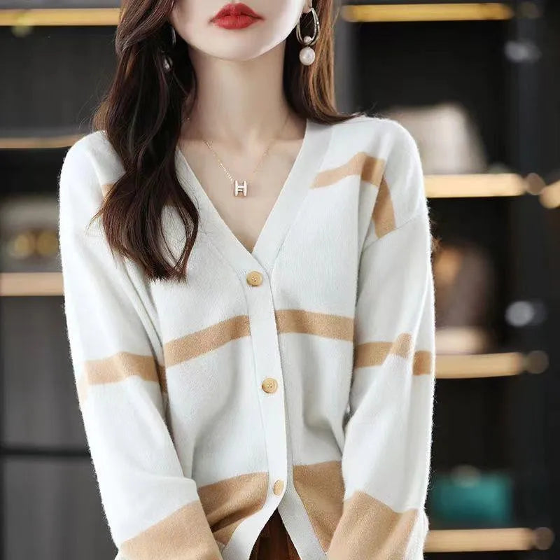 Women's striped V-neck knitted cardigan with 3D pattern and front buttons in slim fit