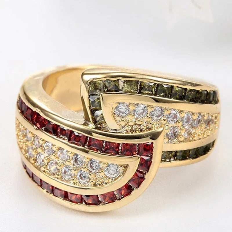 Women's peridot-inspired fashion ring in gold-coloured alloy on hand
