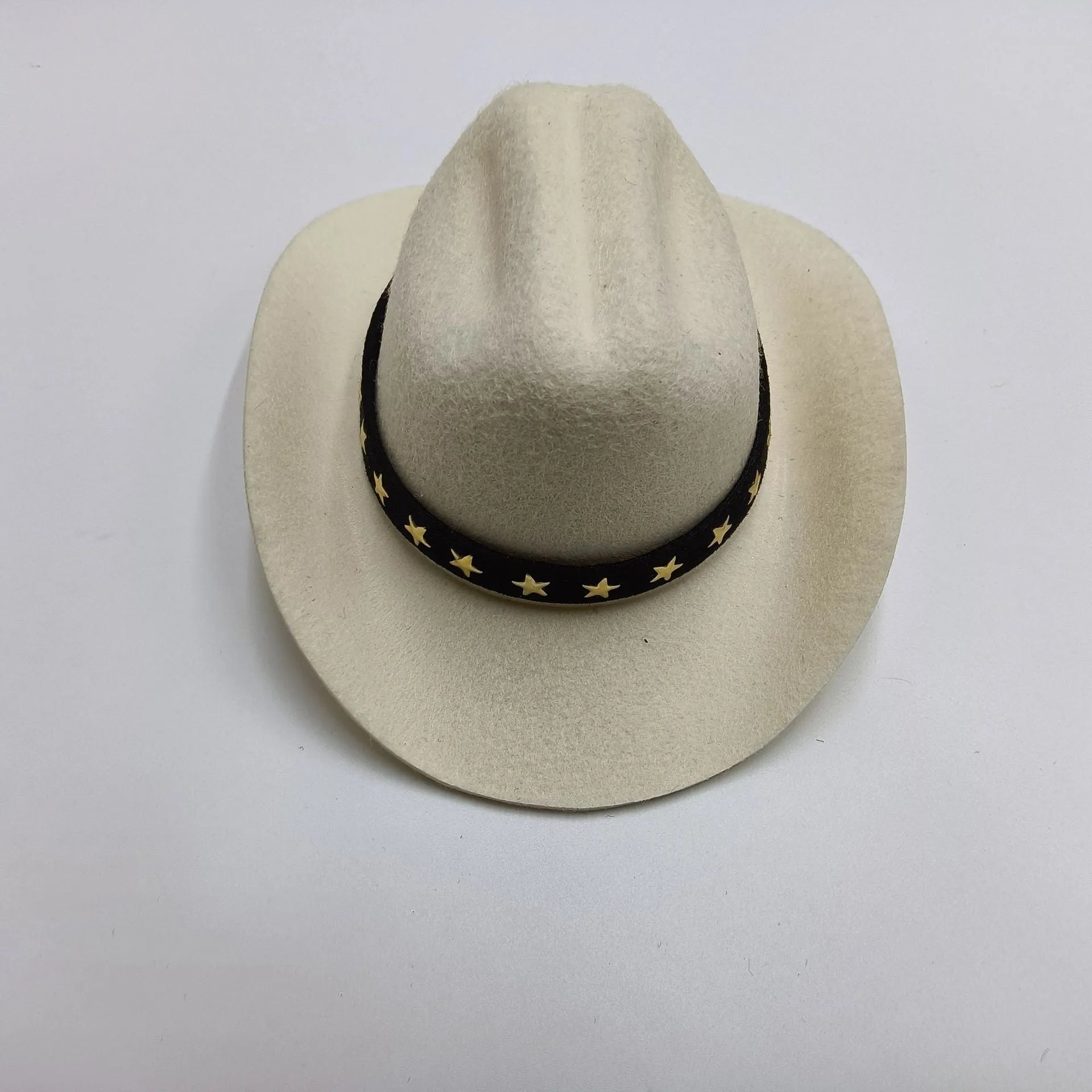 Wool felt pet hat in beige with conical shape, available in S and M sizes