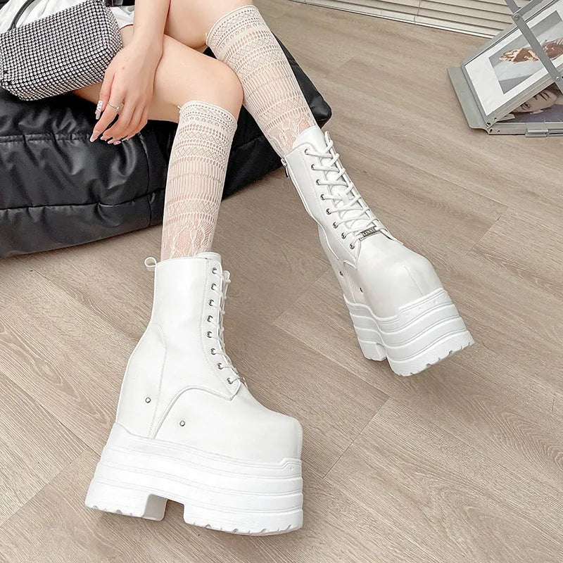 Height-increasing martin boots with thick platform sole, block heel, front lacing, round toe, black colour