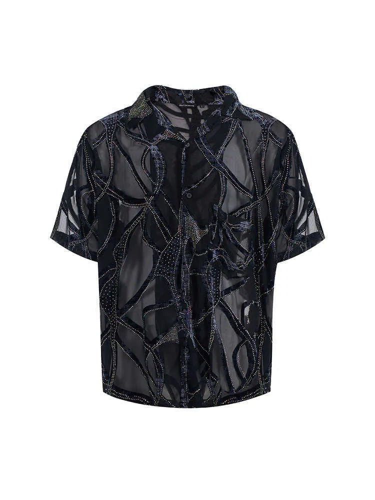 Lightweight translucent black and grey snake pattern men's short-sleeved shirt with lapel collar