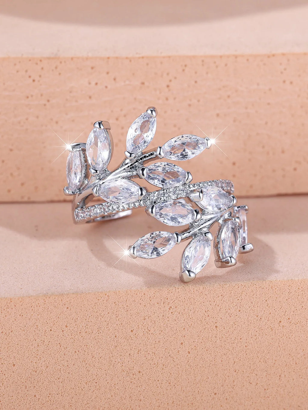 Adjustable horse eye zircon leaf fashion ring in rose gold and platinum plating options