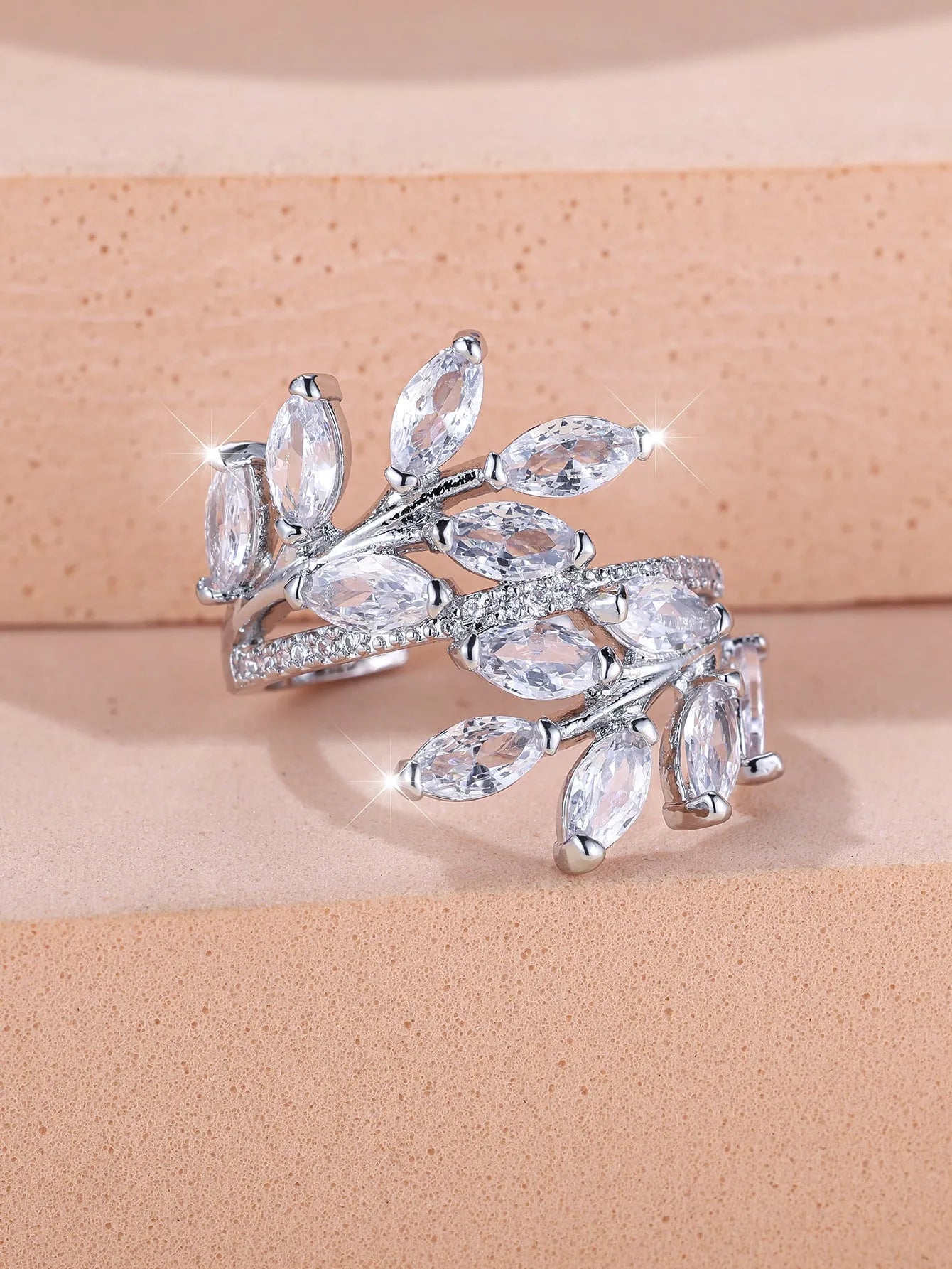 Adjustable horse eye zircon leaf fashion ring in rose gold and platinum plating options