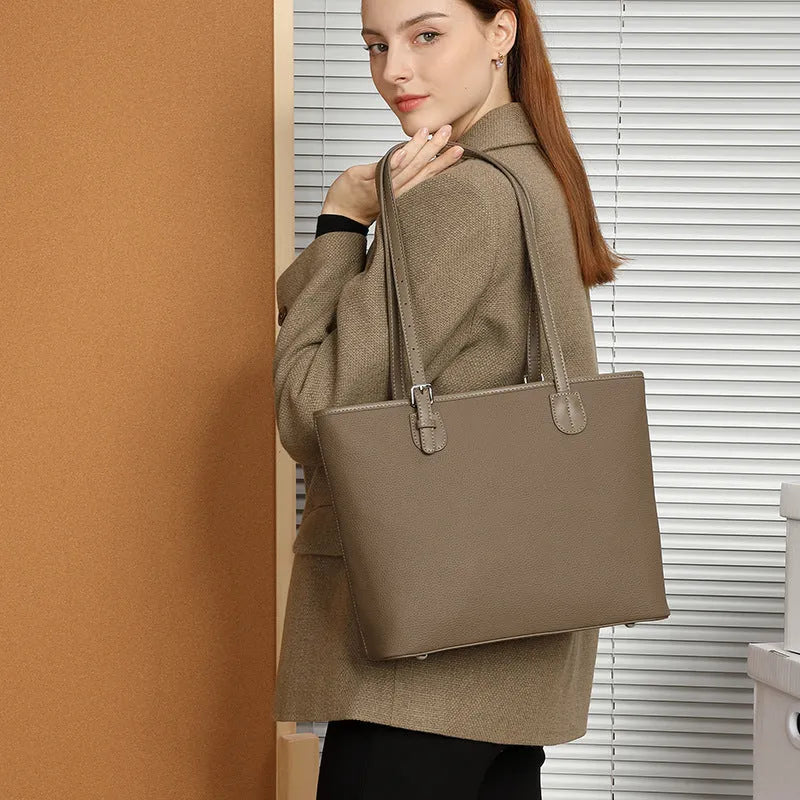 Genuine leather women's tote bag with 30cm width and internal organisation compartments