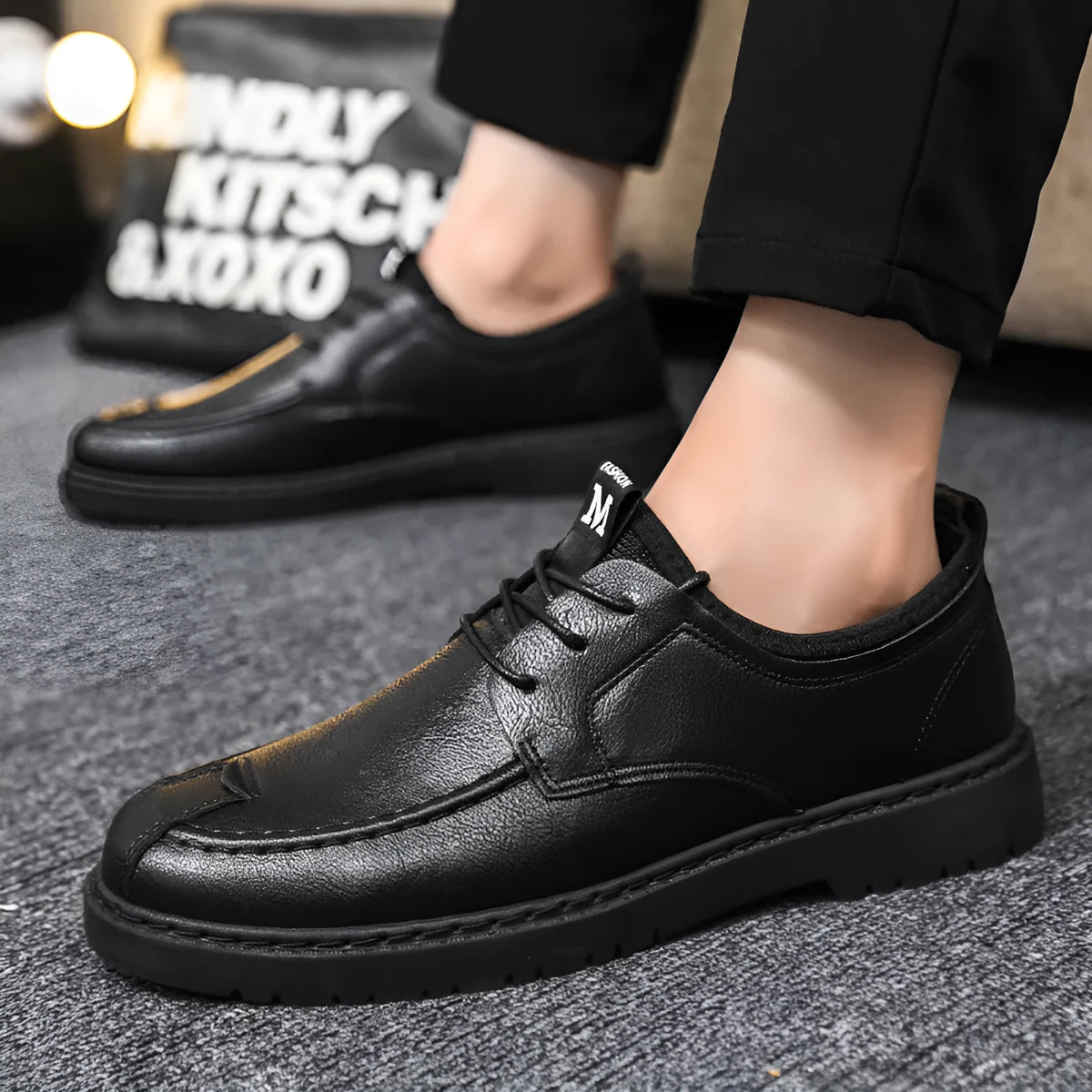 Men's casual lace-up low top shoes in brown and black with artificial PU upper and round toe
