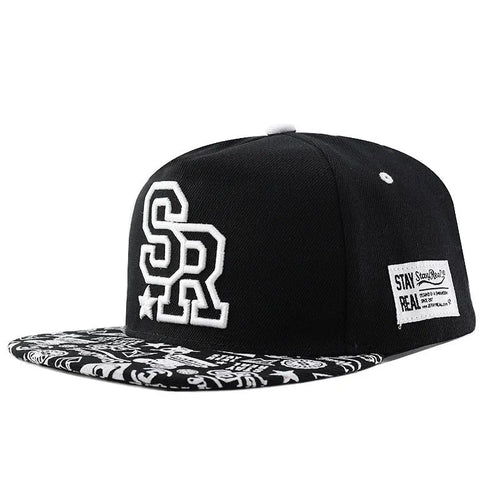 Adjustable cotton baseball cap with dome crown and letter embroidery in black or white colour