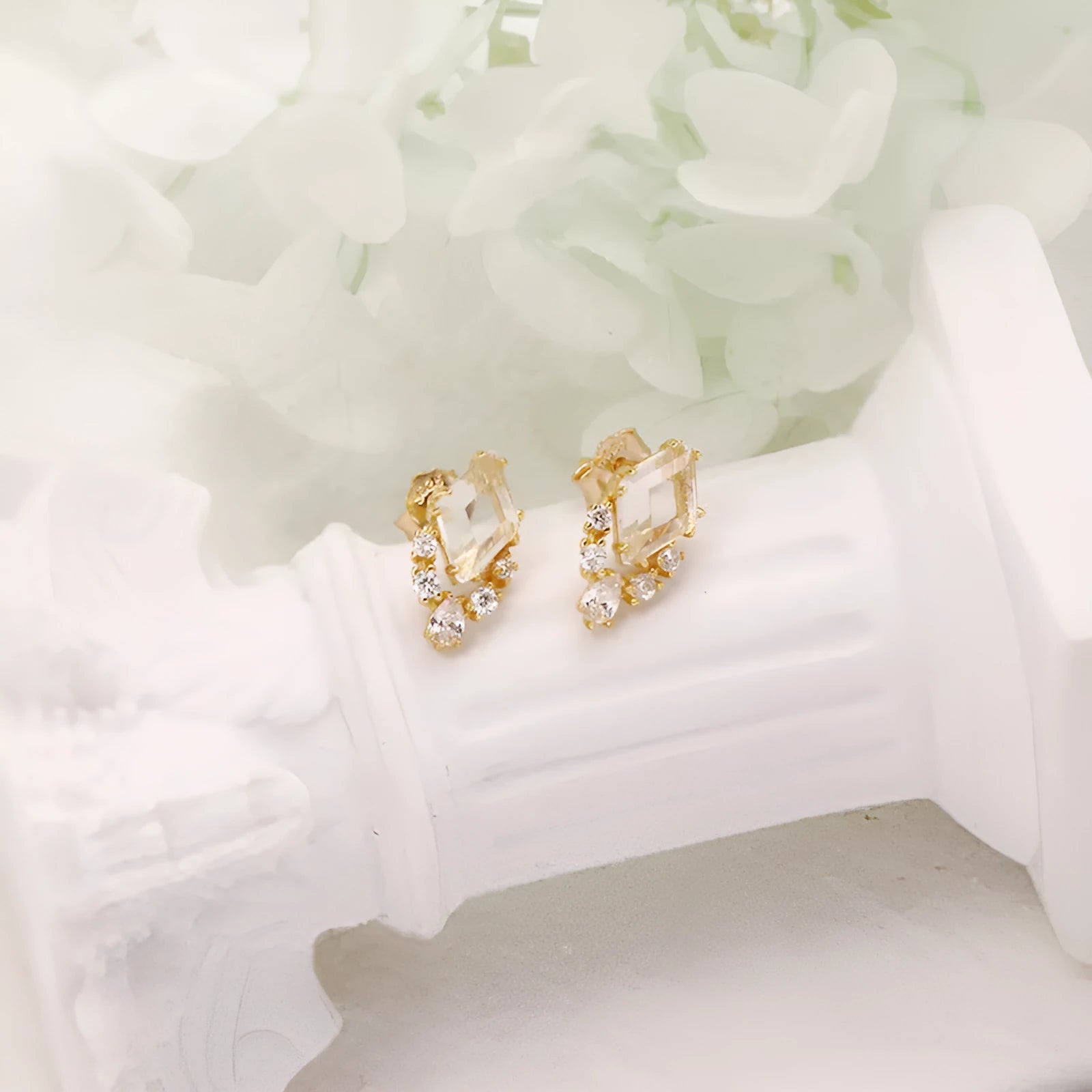 Simple geometric natural white crystal earrings in 925 silver with electroplated finish