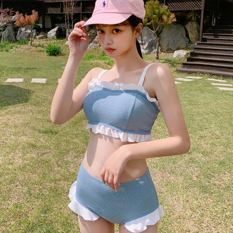 Women's solid colour nylon swimsuit with fashion suspenders and conservative split design