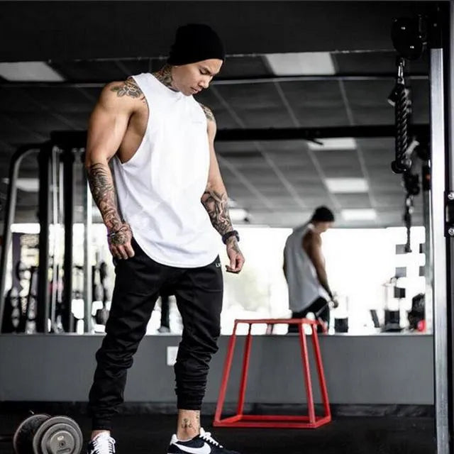 Men's breathable T-shirt in black with caps style detail, side view