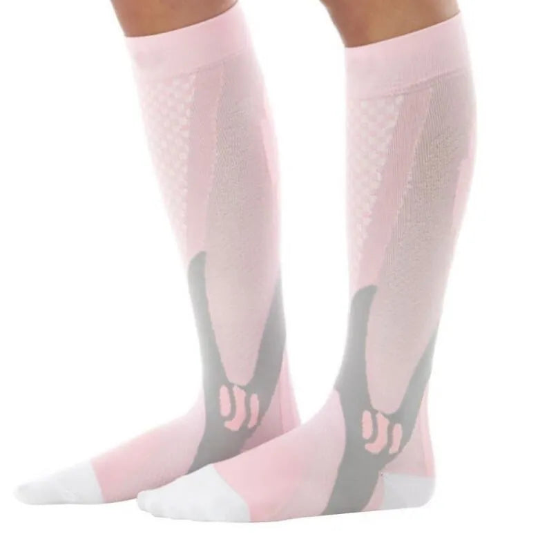 Graduated compression socks for men and women in athletic fit with circulatory support