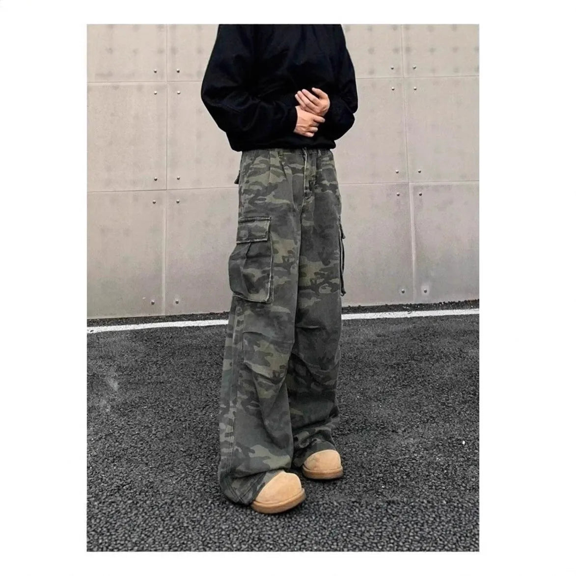 Camouflage K0915 coloured cargo pants with multiple pockets and a washed fabric texture