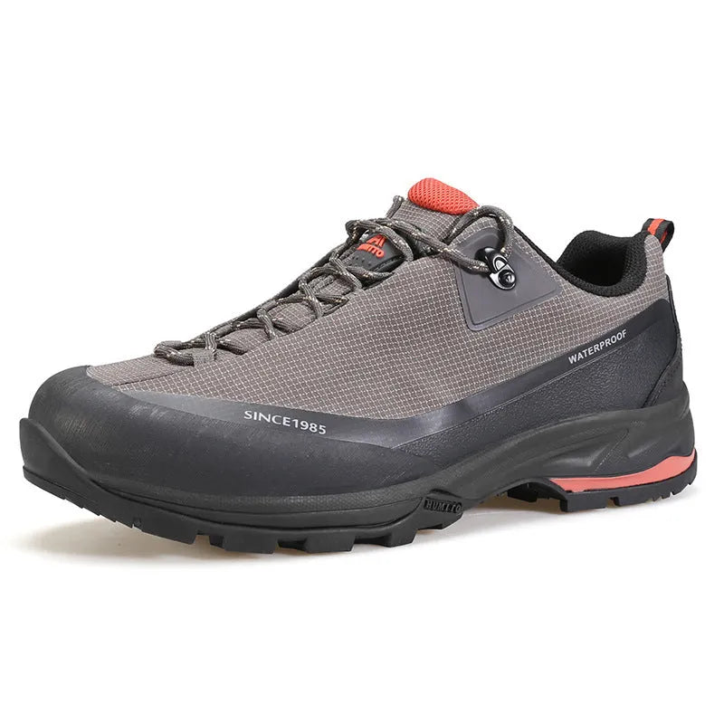 Men's low-top hiking shoes with leather mesh upper and round toe design