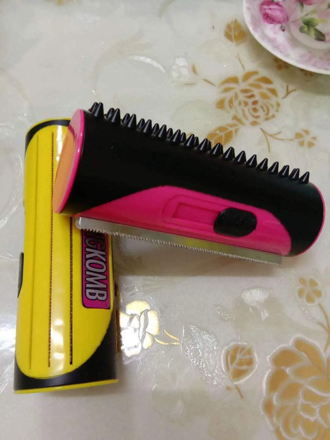 Pet comb with stainless steel teeth and red ABS handle for grooming dogs and cats.