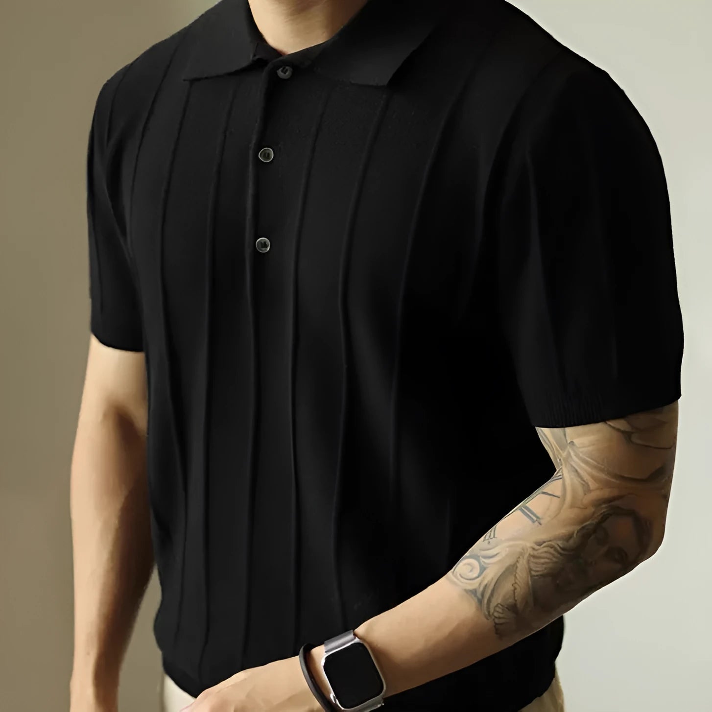 Men's basic solid colour polyester T-shirt in black and white with loose fit styling