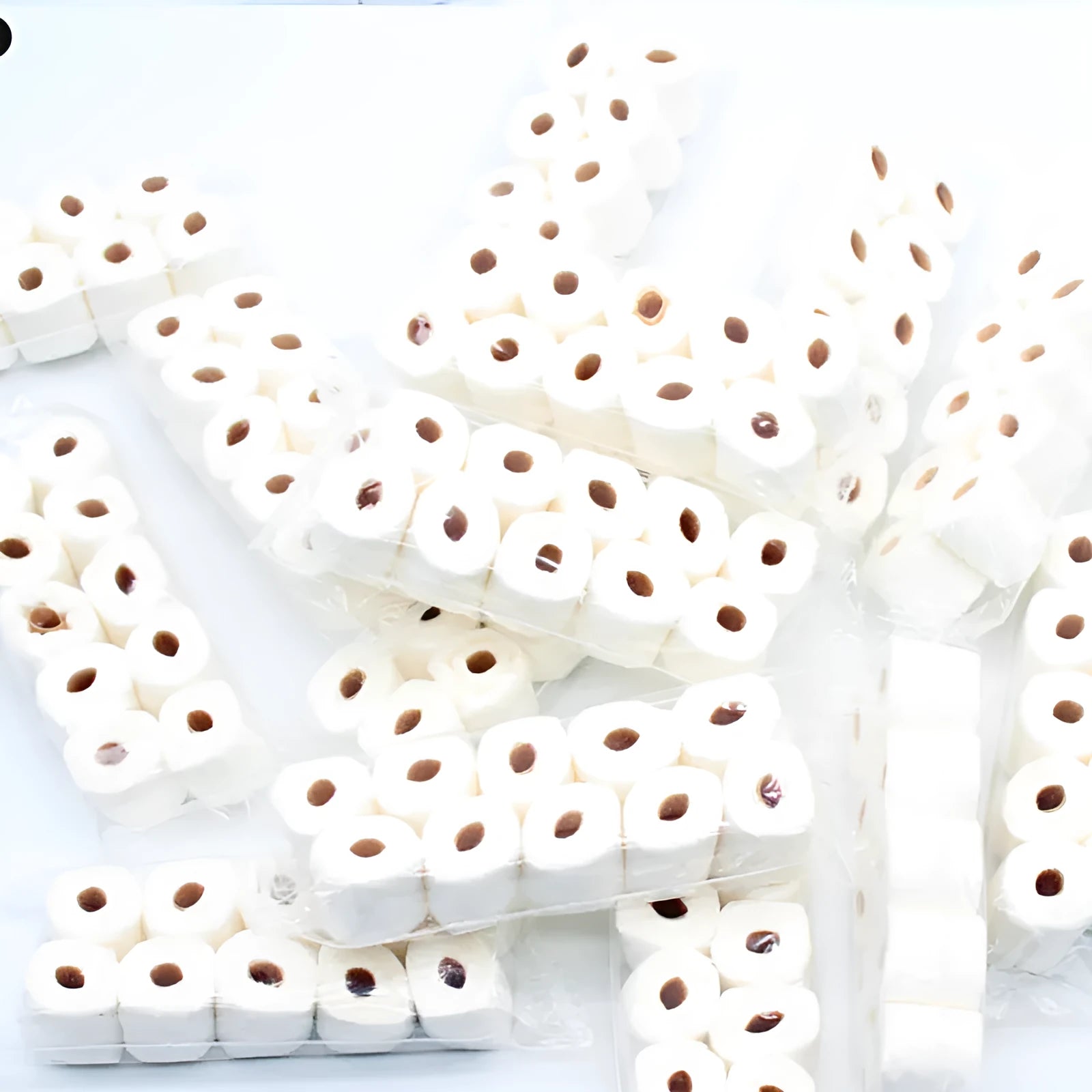 Miniature paper simulated tissue roll model measuring 30x15x80mm for children's dollhouse play